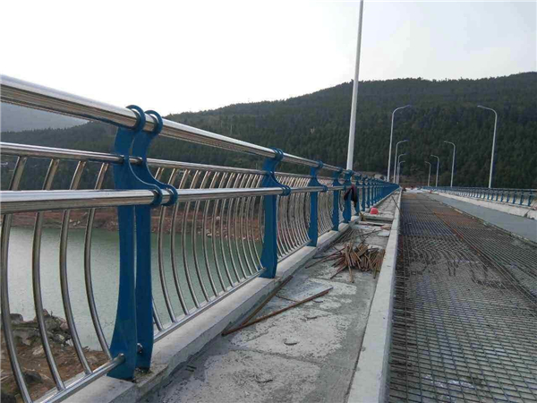 汉中不锈钢桥梁护栏的特点及其在桥梁安全中的重要作用