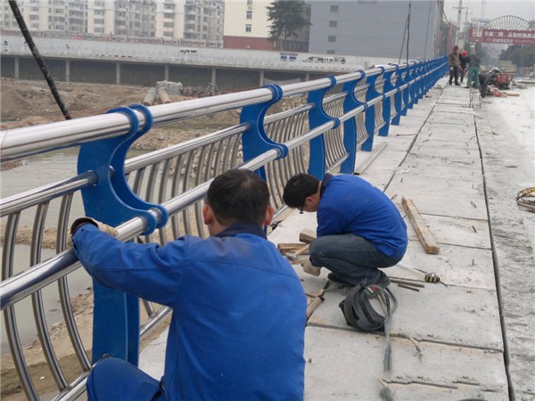 汉中不锈钢桥梁护栏除锈维护的重要性及其方法