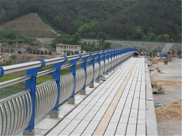 汉中不锈钢桥梁护栏是一种什么材质的护栏