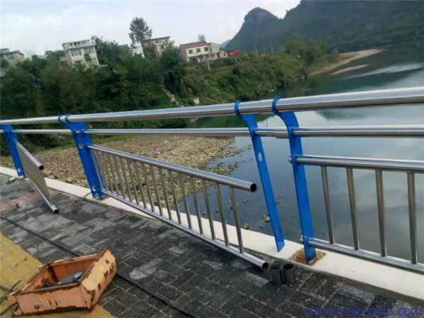 汉中不锈钢复合管护栏是一种卓越的防护材料